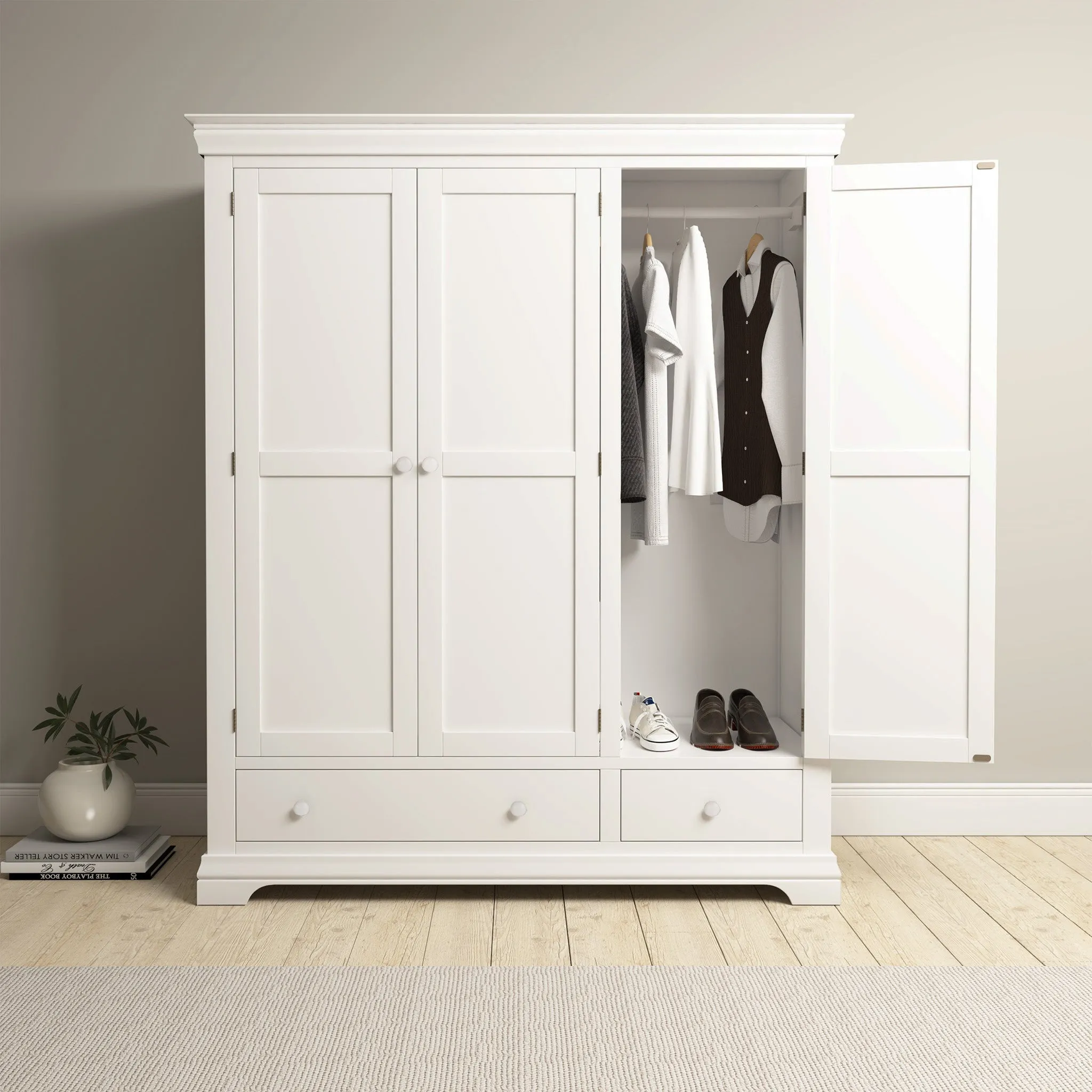 Chalbury Triple Wardrobe in Warm White