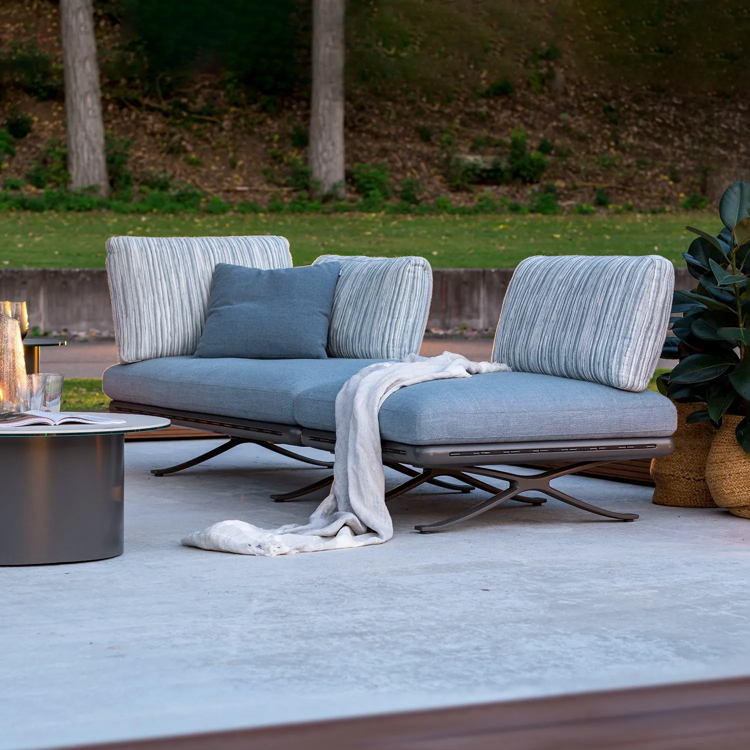 rolf benz | yoko 219 outdoor sofa with shelf | bianco