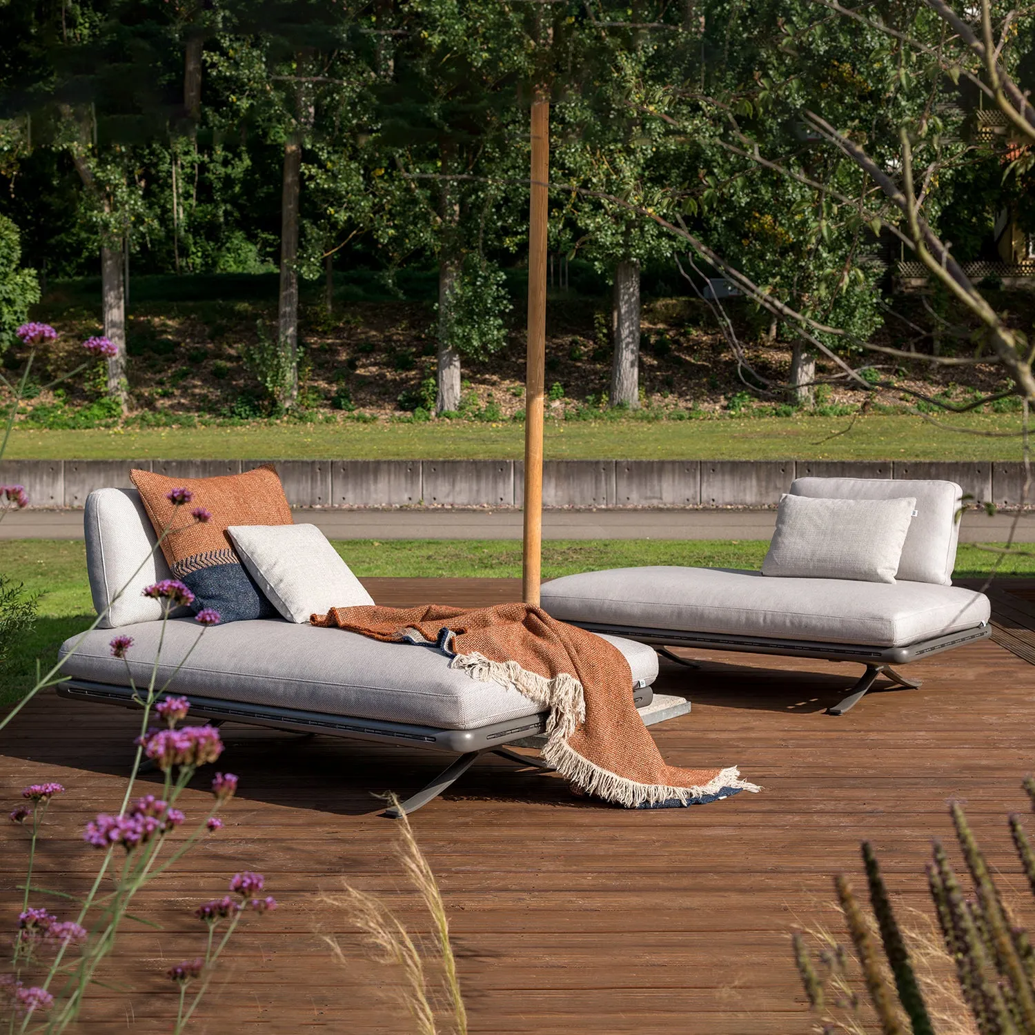 rolf benz | yoko 219 outdoor sofa with shelf | bianco